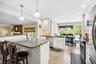 Modern Eat-in-kitchen