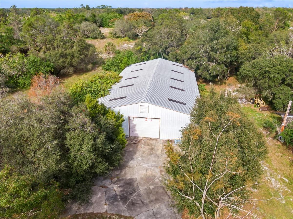 6,000 sq ft building