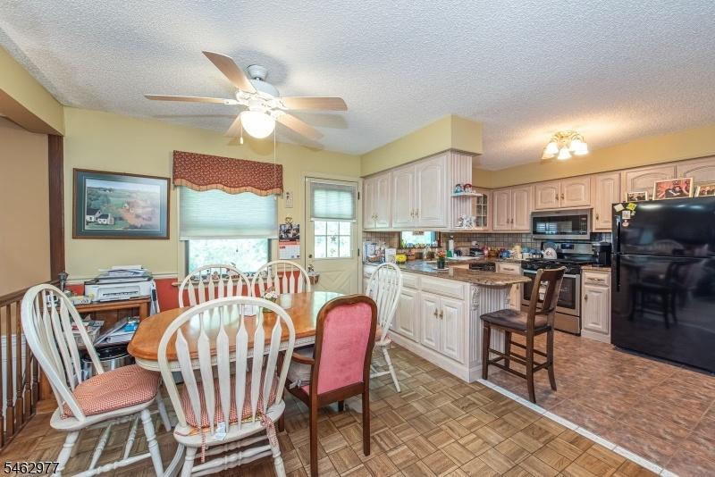 Kitchen/Dining area