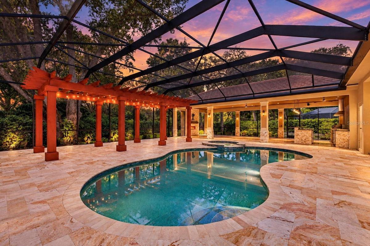 Heated pool & spa