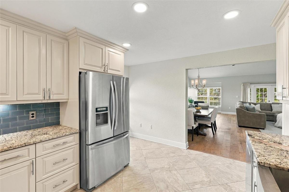 A GE Profile five-burner range with dual ovens makes this kitchen equally suited for everyday meals and entertaining.