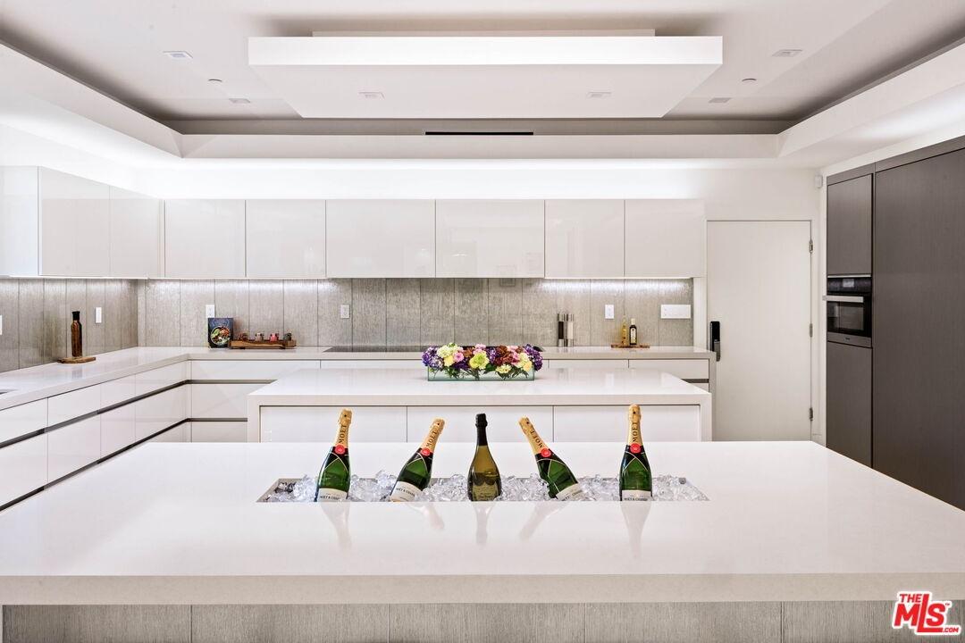 Dual Island Kitchen w/ Beverag