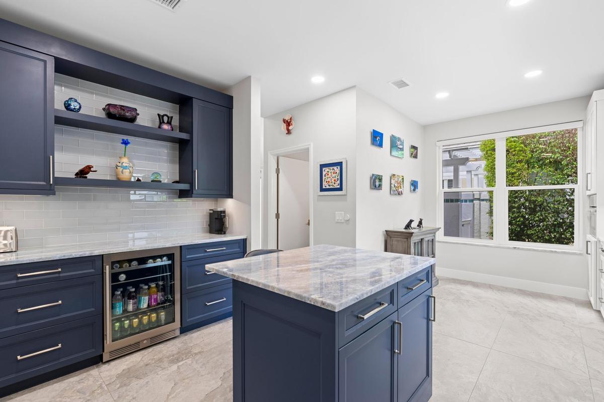 Built bar/coffee bar with Bosch beverage cooler