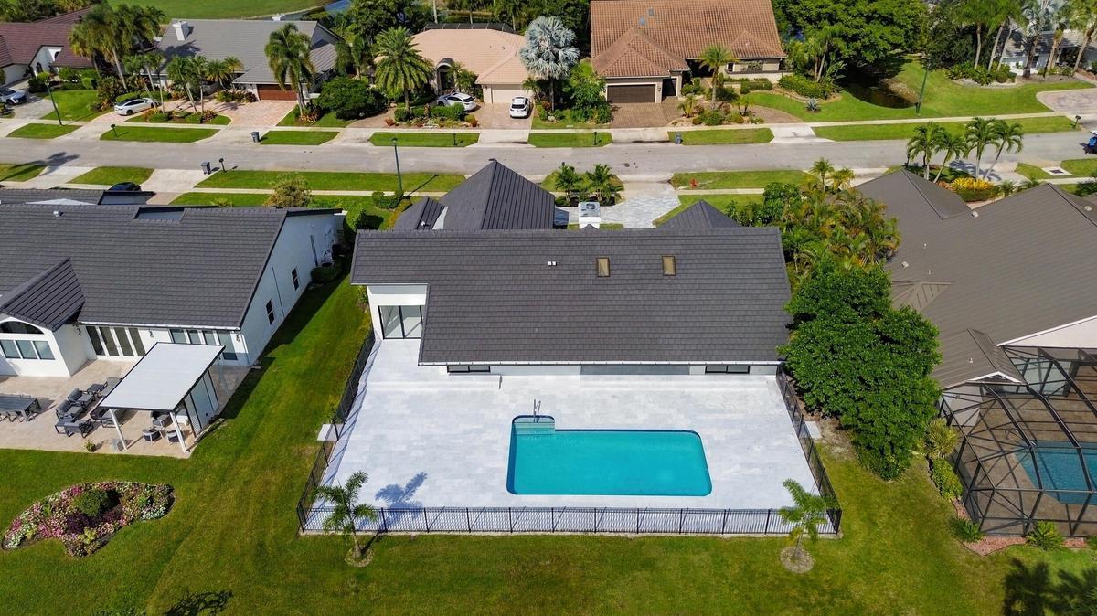 2500 expansive patio for lavish entertaining!