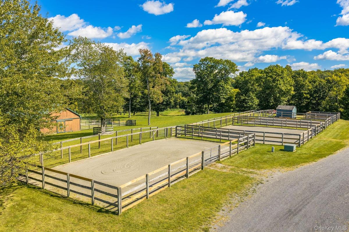From driveway looking down to the loafing shed