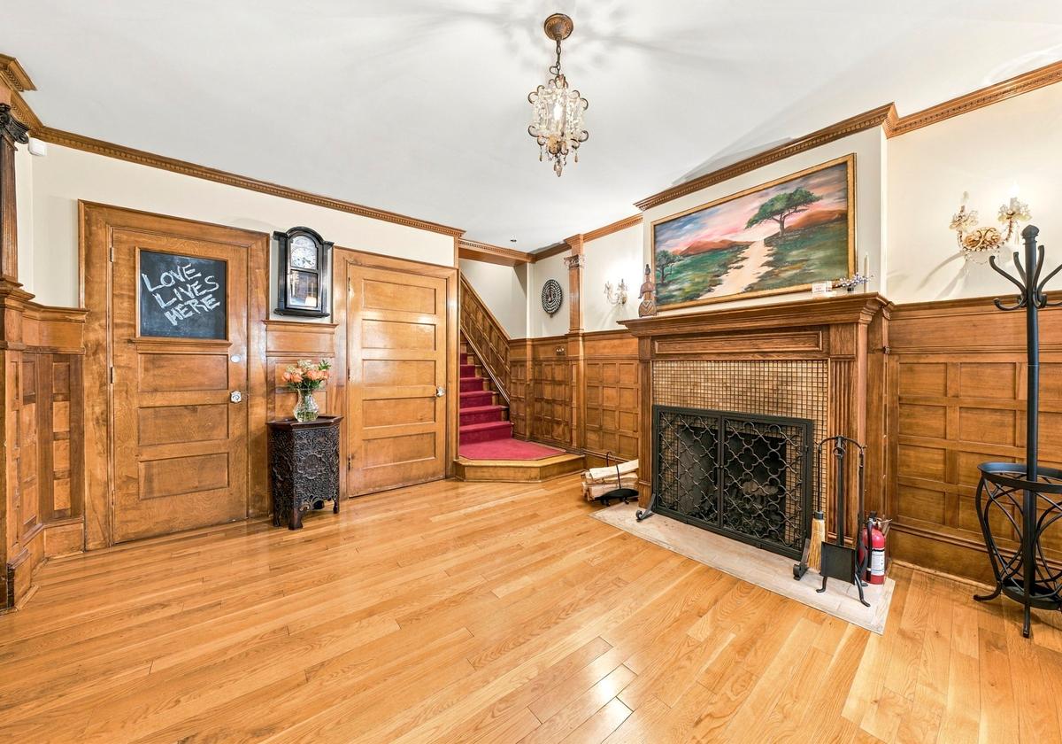 473 Entry Foyer