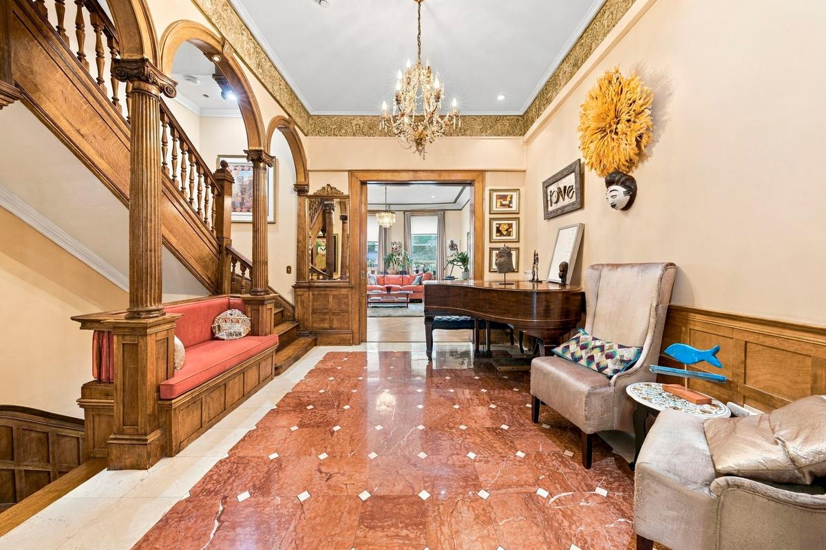 473 Parlor Foyer