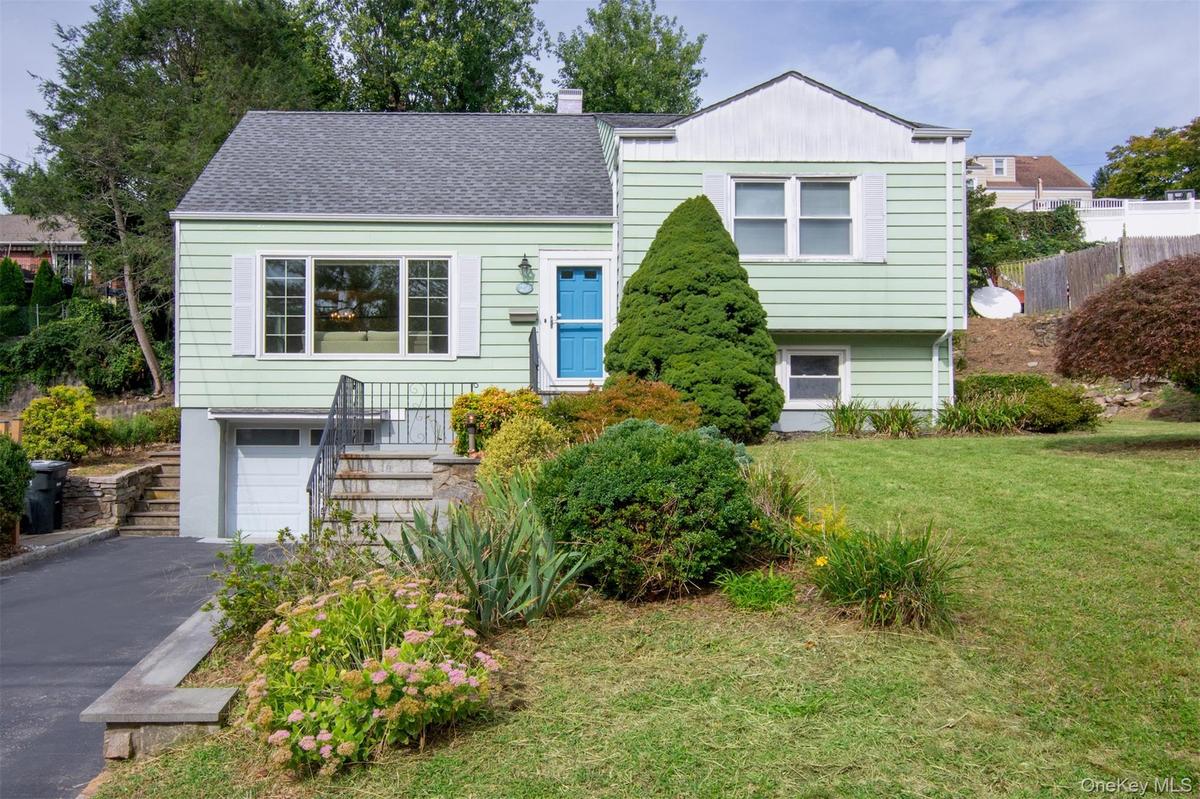 Welcome to 27 White Plains Ave!