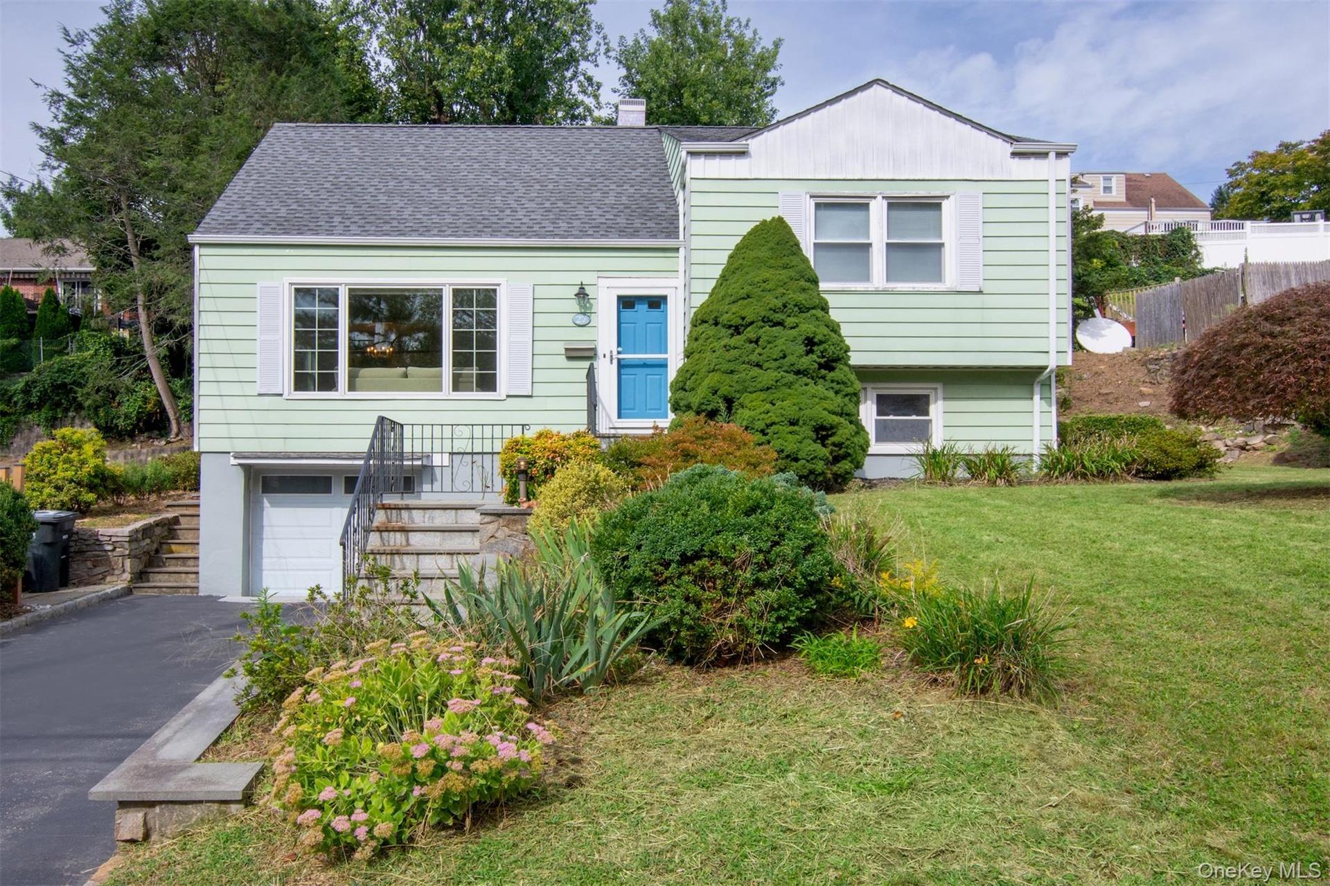 Welcome to 27 White Plains Ave!
