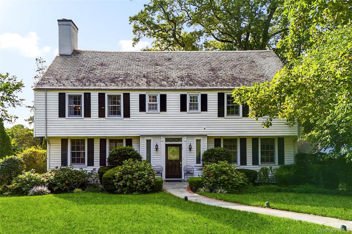 Picture perfect story book colonial in coveted Wykagyl Park