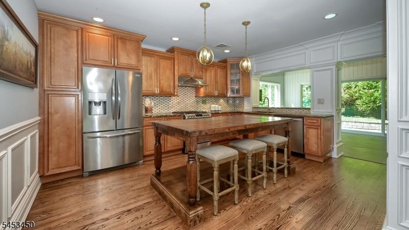 Kitchen/Breakfast Bar