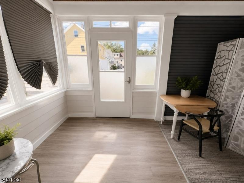 DEN/ENCLOSED PORCH