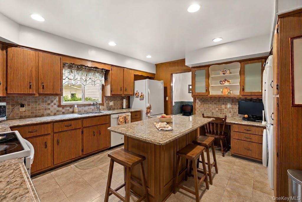 Virtually staged with kitchen island