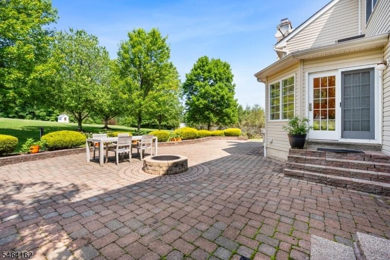 PRIVATE YARD