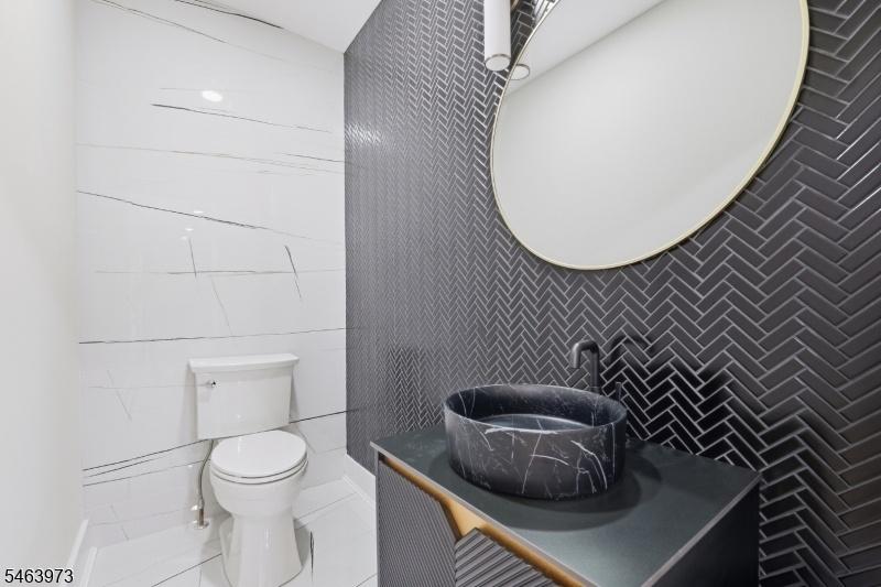 1/2 Bath
