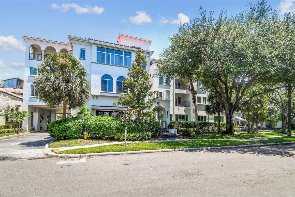 435 S. Oregon, boutique 16-unit condo property featuring tree-lined streets and lots of charm.