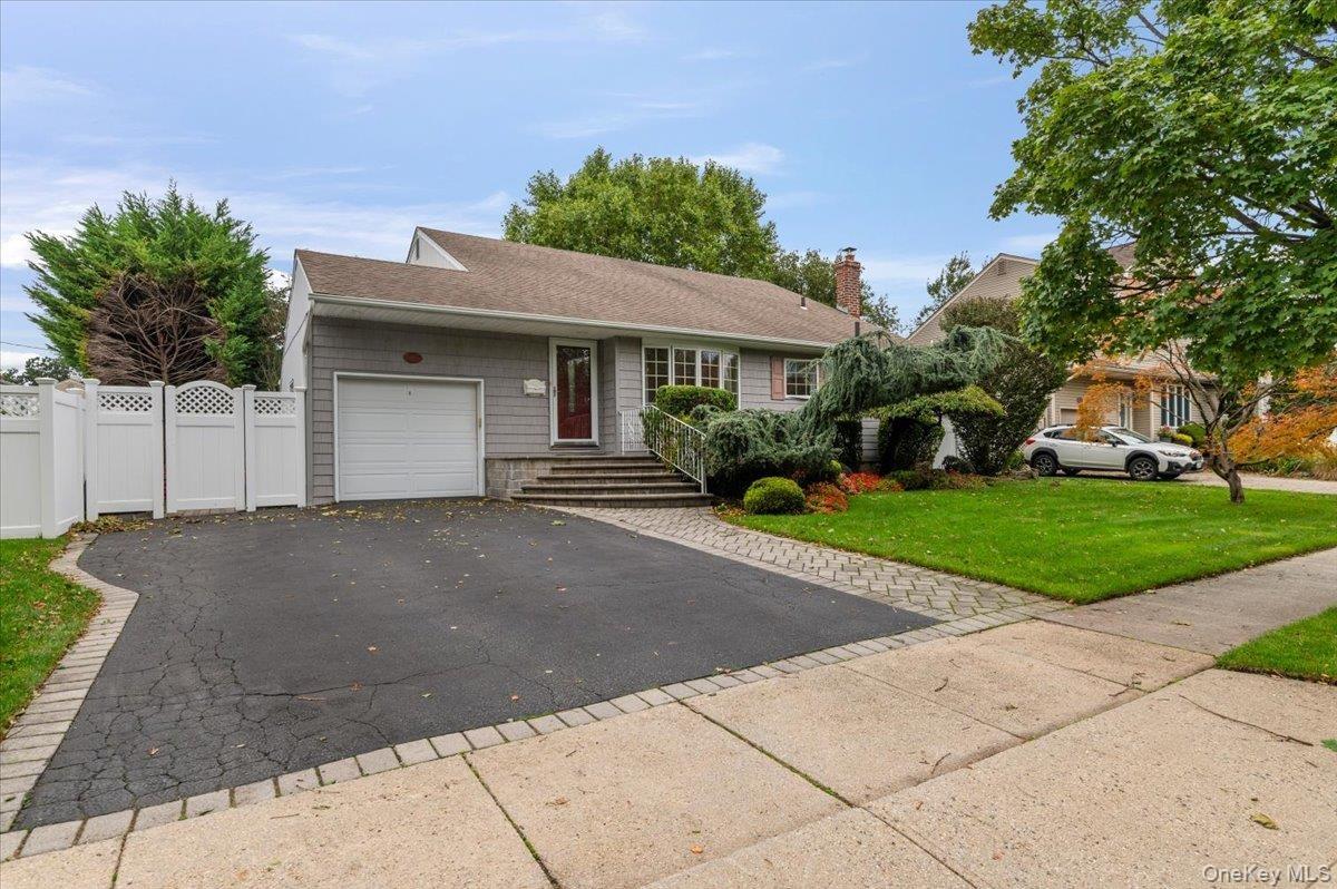 Great Curb Appeal!