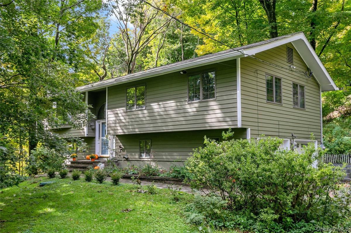 Welcome to the Croton Heights Neighborhood, 999 Cliff Ave.