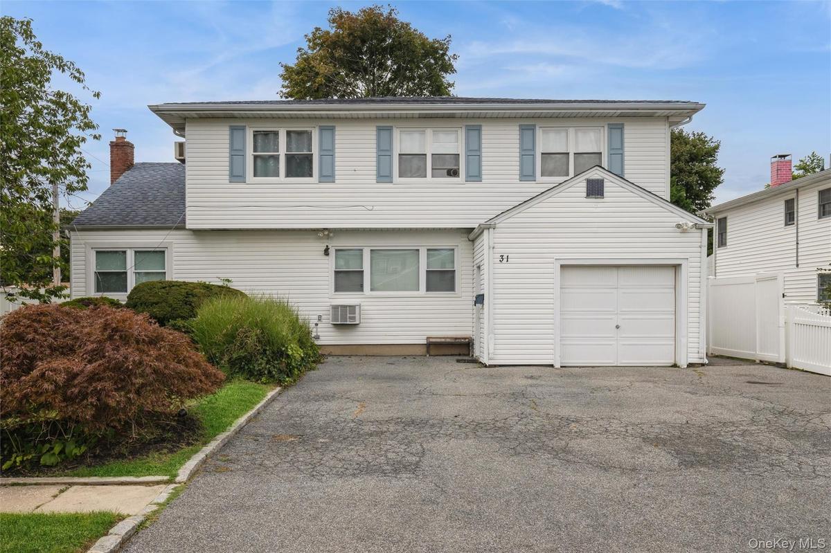 Permitted mother-daughter colonial w/ full finished basement w/ walk-out access