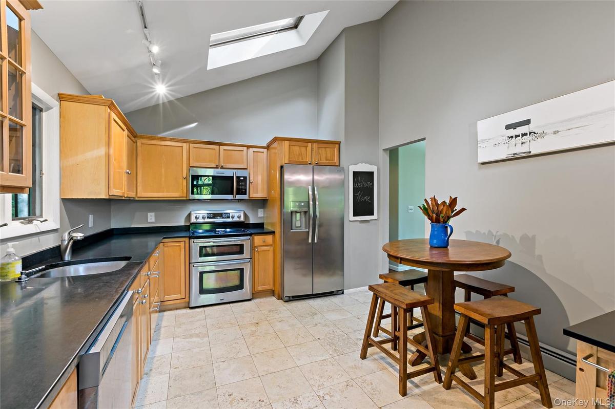 Beautiful skylights allowing gorgeous natural light.