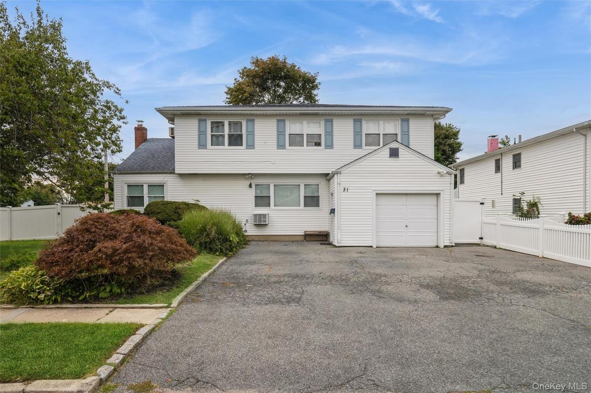 Permitted mother-daughter colonial w/ full finished basement w/ walk-out access