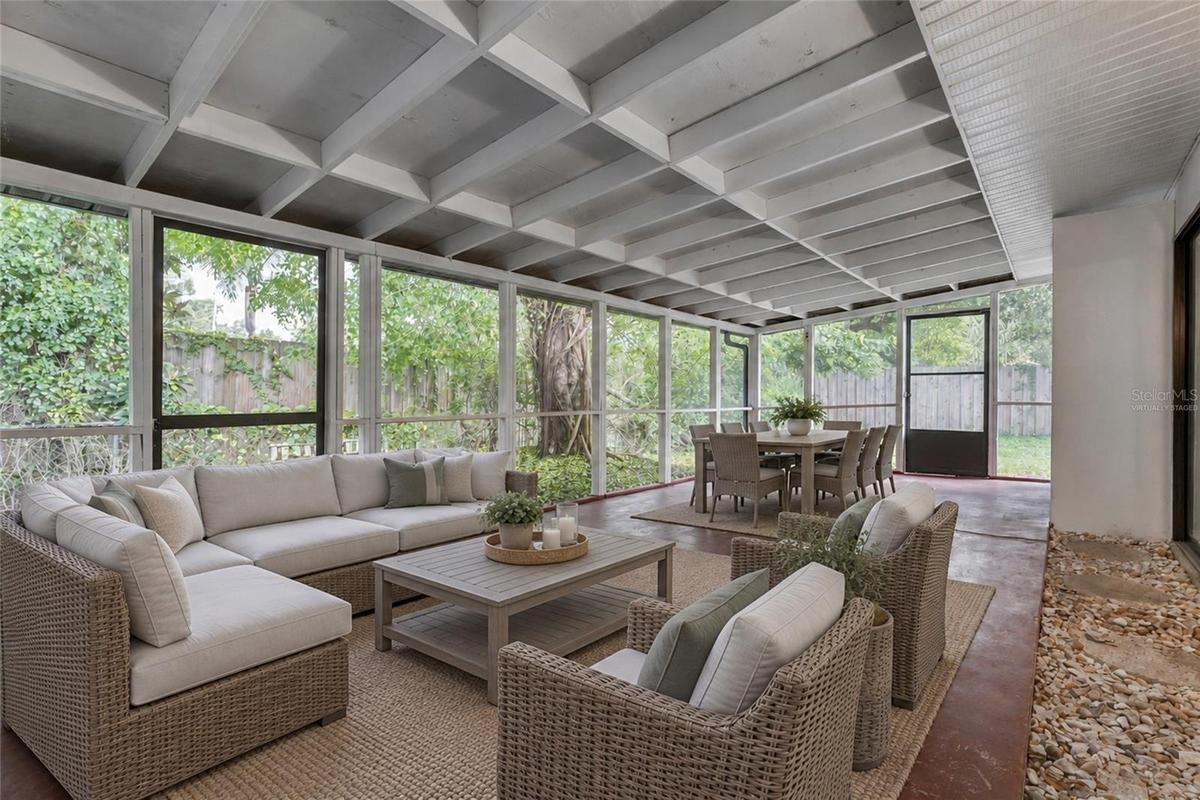 Unit 4749 screened lanai - Virtually staged