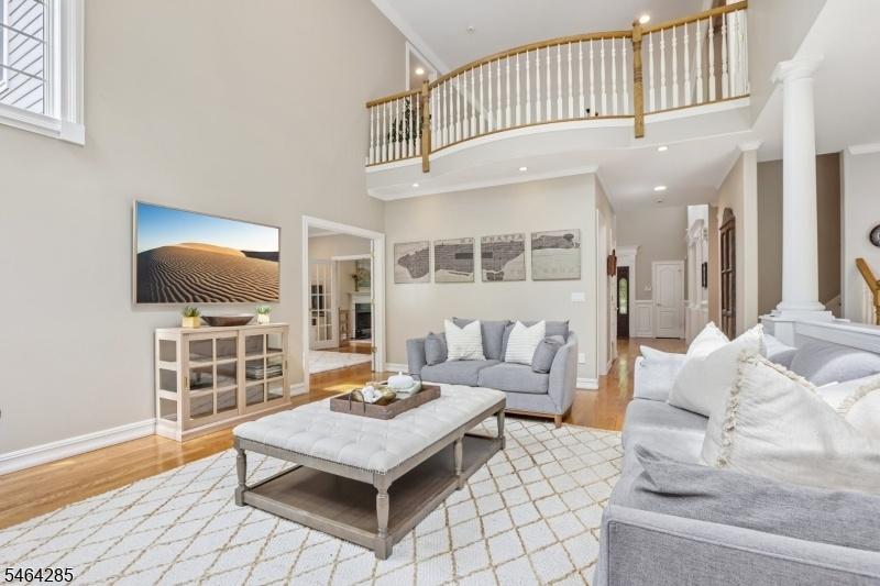 Great room w/ balcony