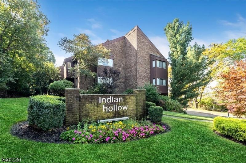 Welcome to Indian Hollow