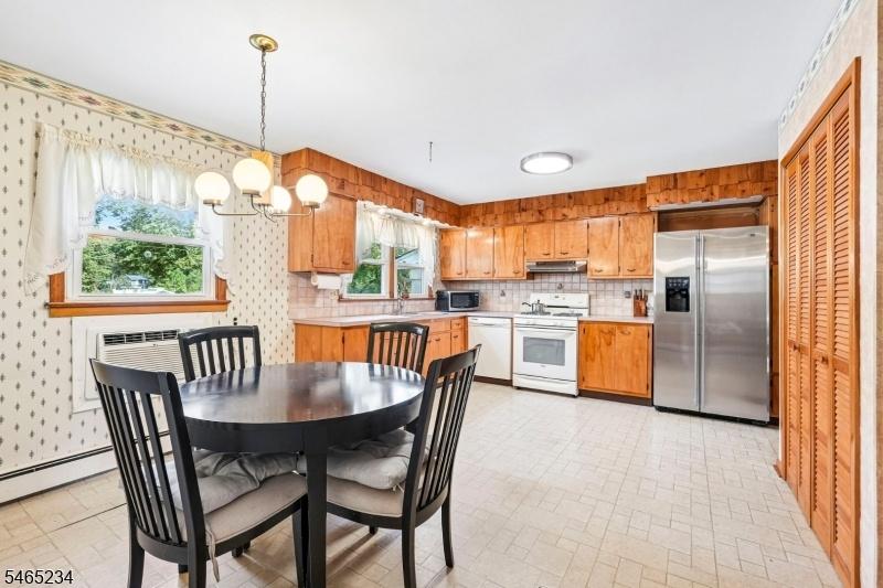 Eat In Kitchen