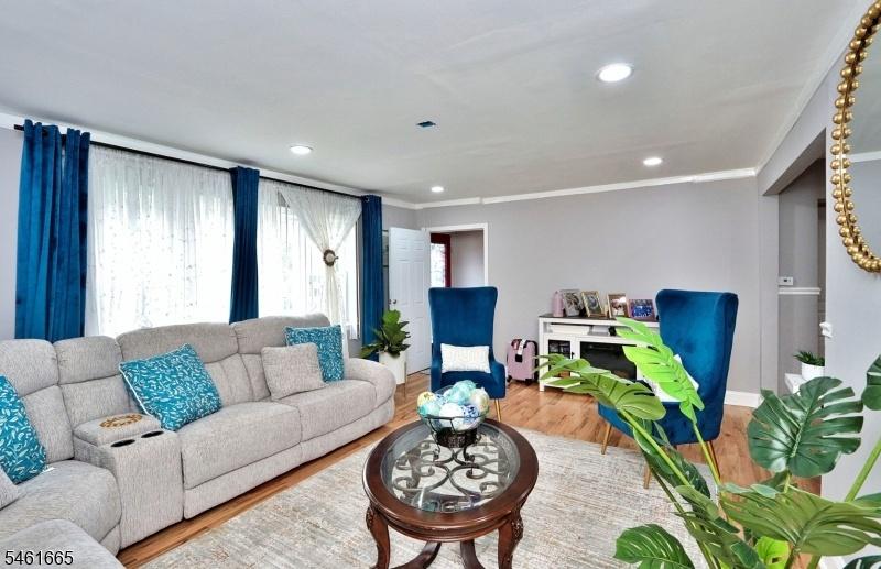 U1 Living Room 2