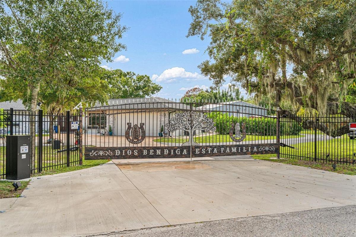 CUSTOM MADE GALVANIZED DOUBLE GATES