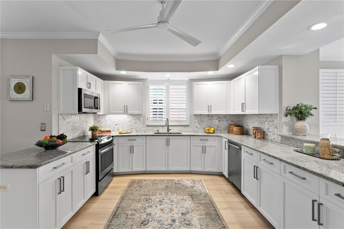 Spacious Kitchen with Great Storage