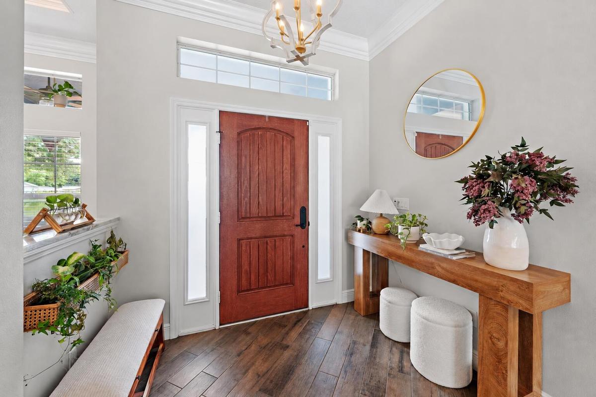 Welcome to perfection - as you enter you are greeted by air purifying plants and an open view of the entire living space!
