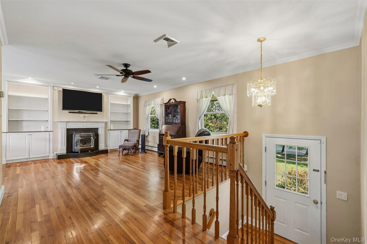 Hardwood floors, crown molding, custom built-ins