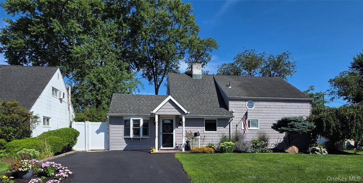 Enjoy beautiful landscaping and low maintenance Vinyl Siding!