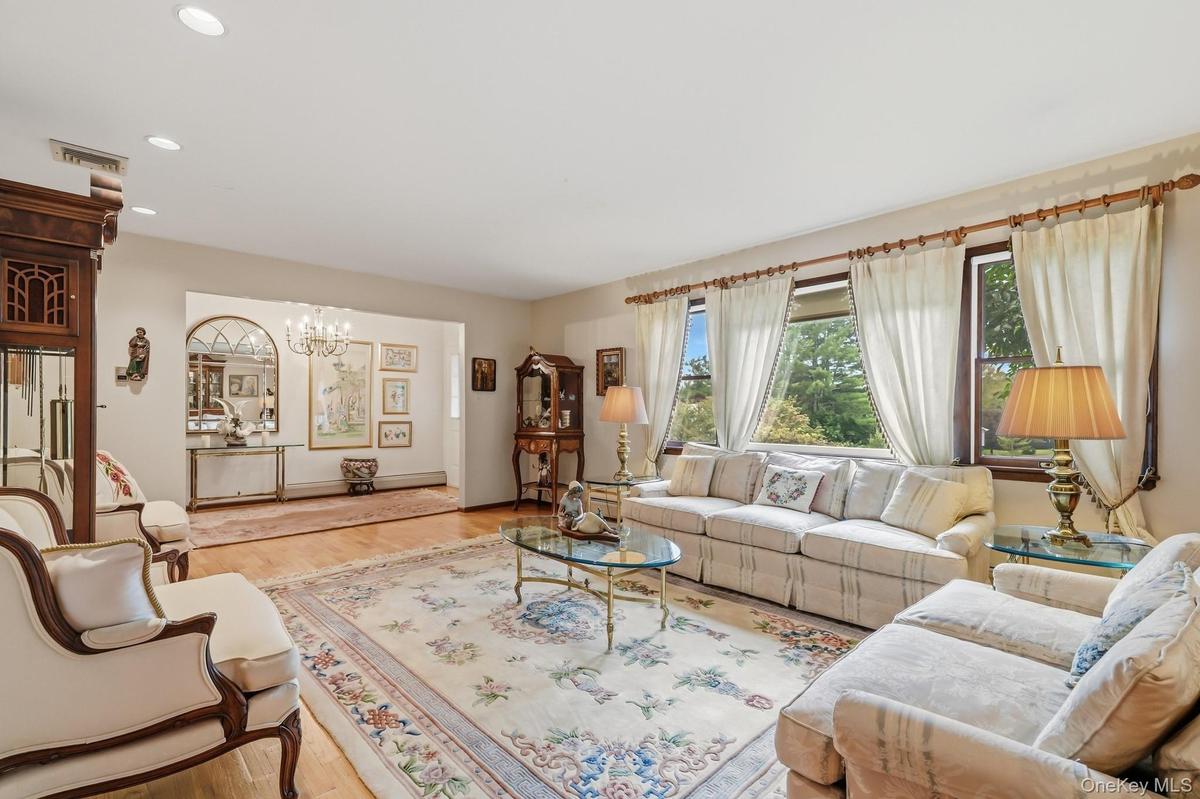 Custom wall to wall windows