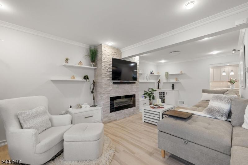 Living room/dining room