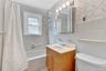 Non Staged Full bath with tub