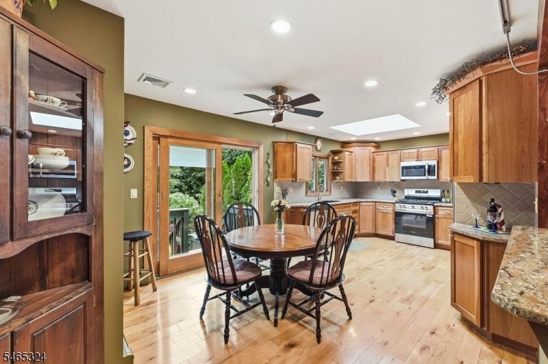Eat in Kitchen