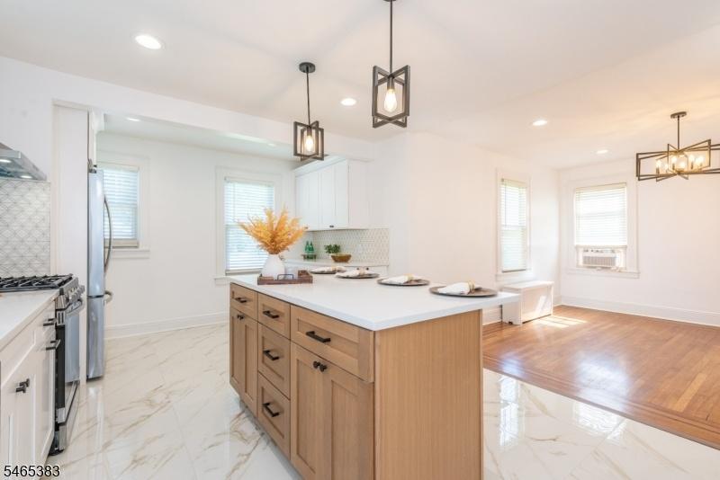 EIK open to Dining Rm