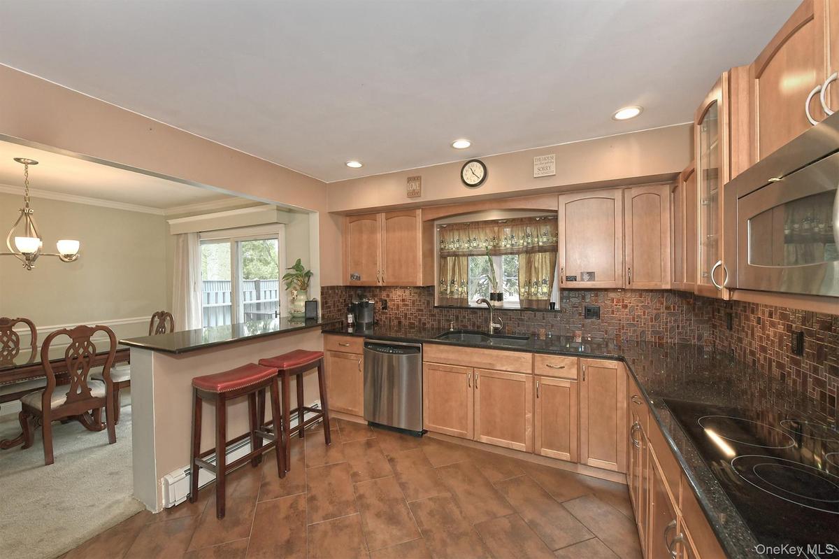 Large Fully Remodeled Kitchen, Many Cabinets, Pantry, Stainless Steel Appls. Granite Counters, Island Seating Custom Glass Backsplash & Dbl Wall Oven 
