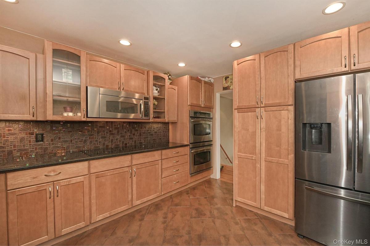Large Fully Remodeled Kitchen, Many Cabinets, Pantry, Stainless Steel Appls., Porcelain Floor, Granite Counters, Island Seating Custom, Glass Backspla