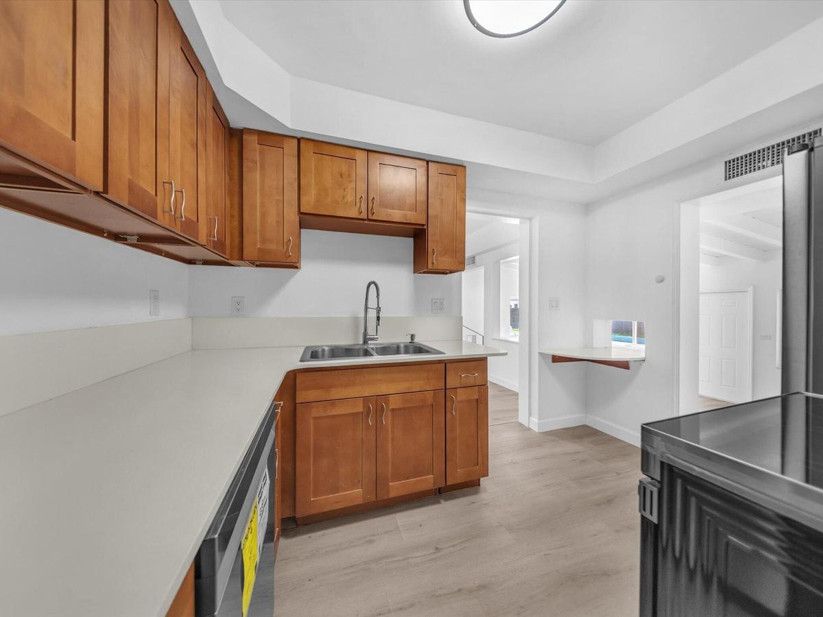 KITCHEN AND NEWER APPLIANCES