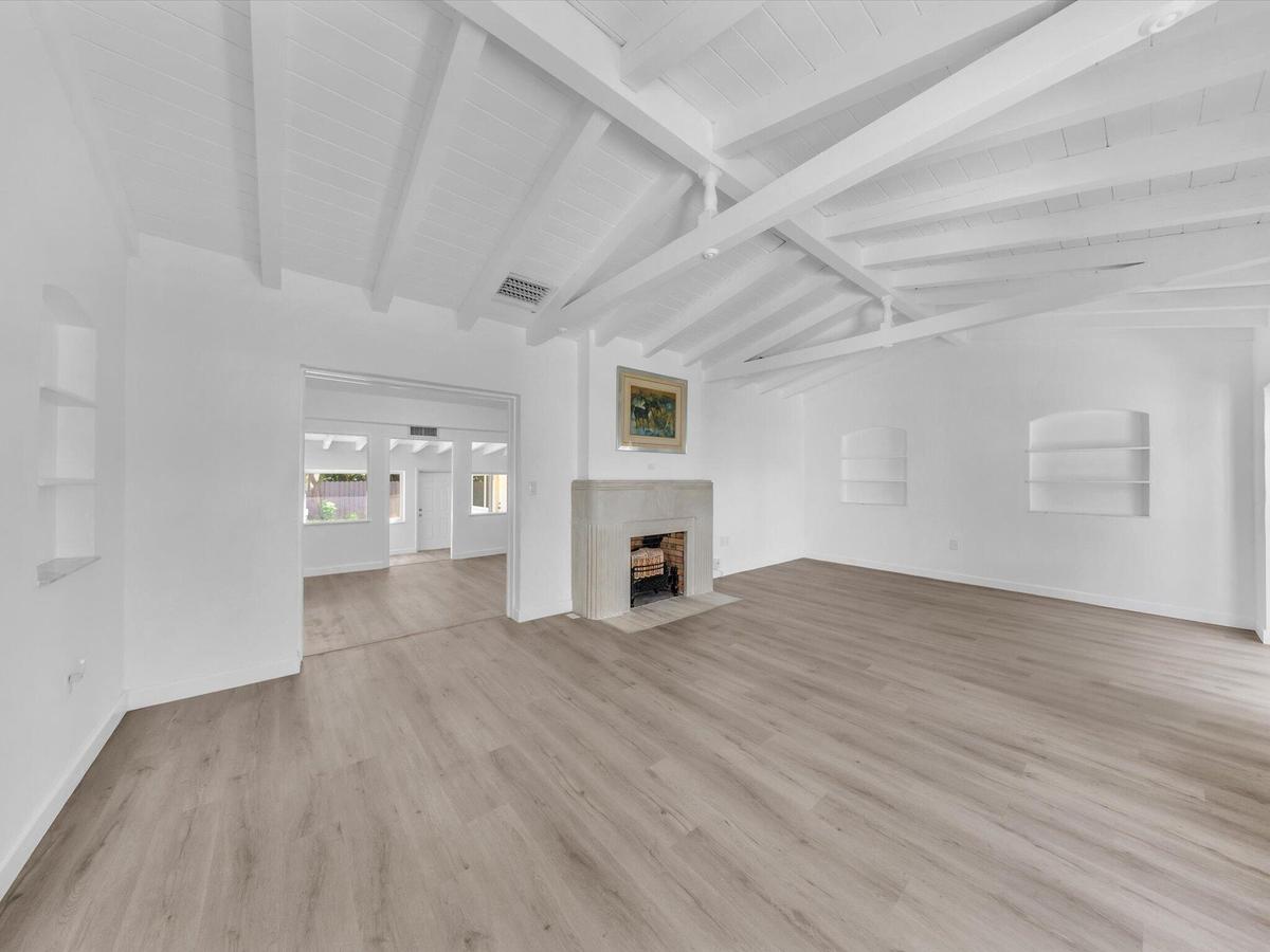 LIVING ROOM WITH A FIREPLACE