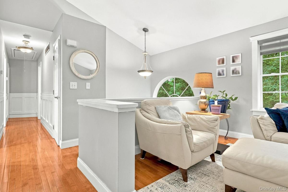 Entry Foyer & Hall. Vaulted ceilings
