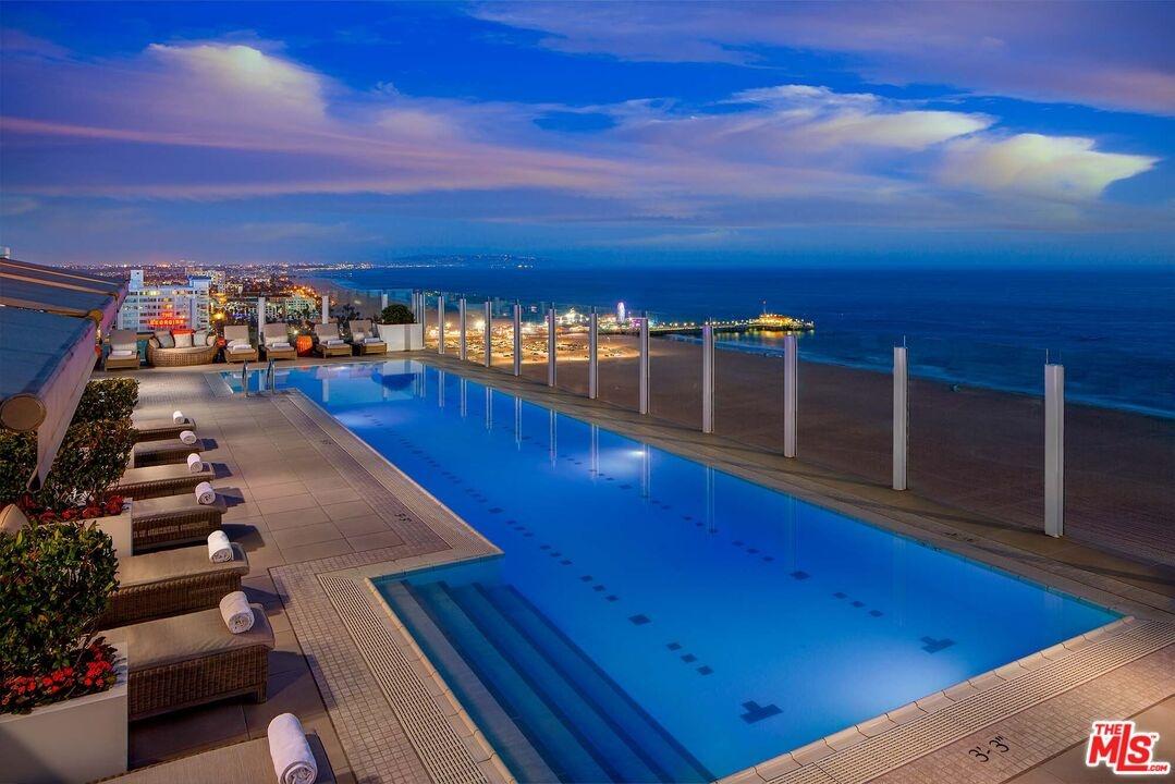 Rooftop Pool with Cabana Seati