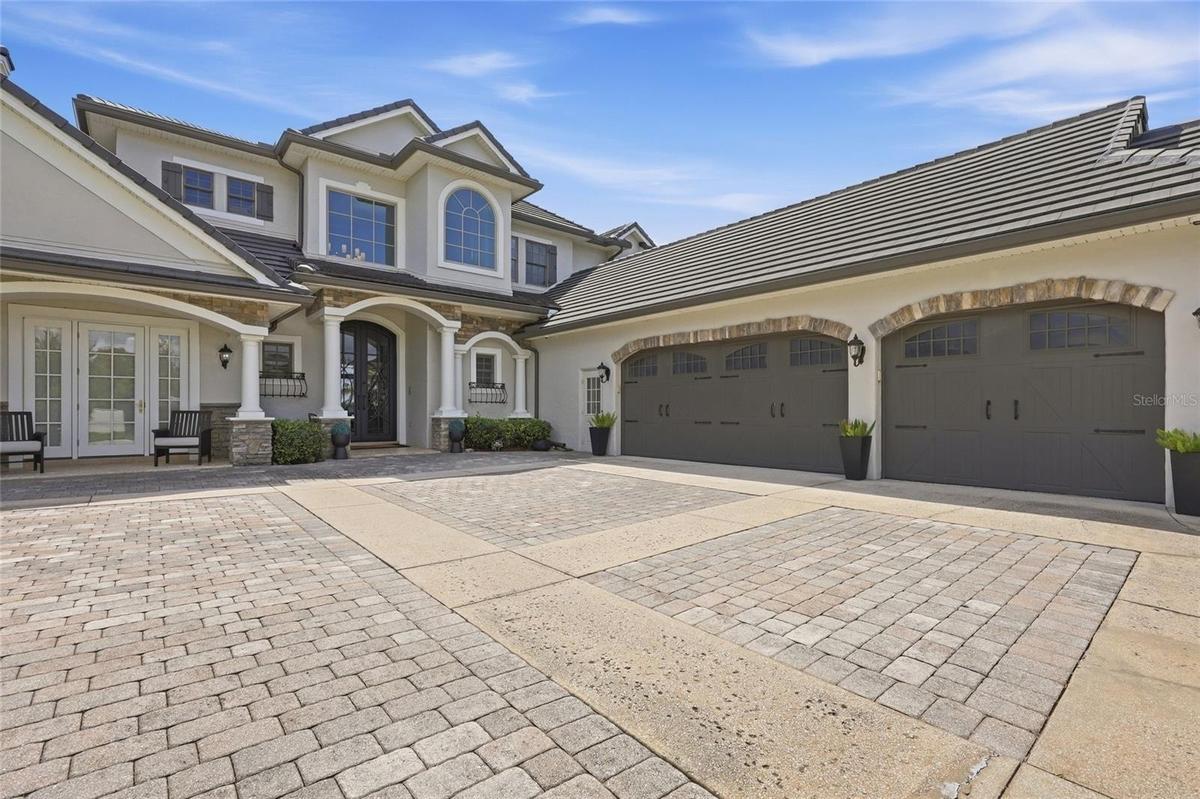 3-CAR GARAGE