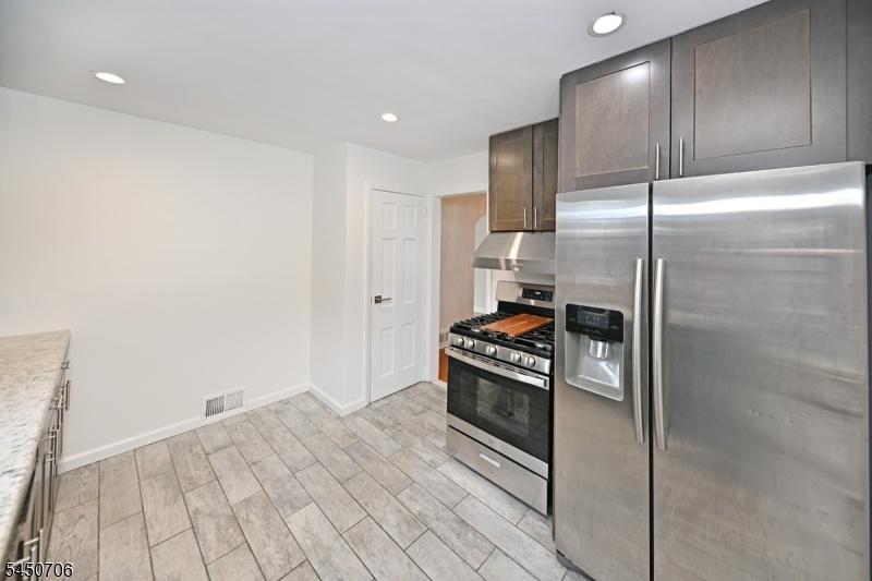 Kitchen w/stainless appliances