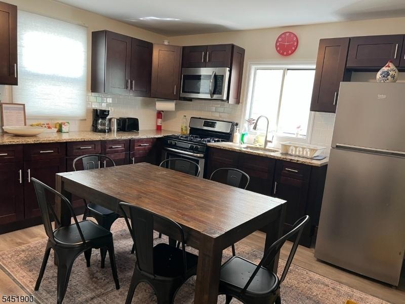 KITCHEN REAR HOUSE