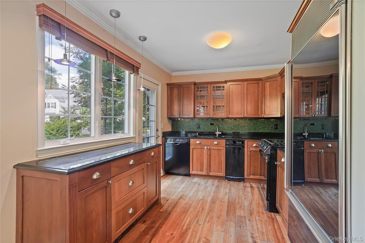 Kitchen With Plenty Of Cabinet & Prep Space